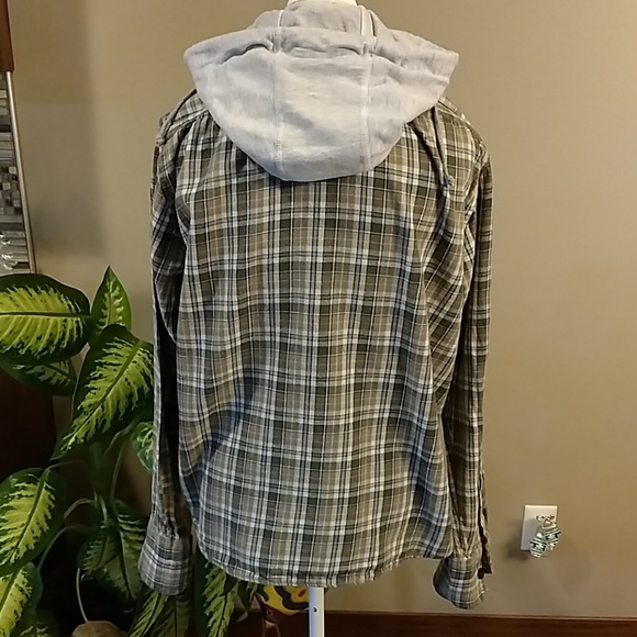 Red Snap hooded flannel button-up shirt - Picture 3 of 6